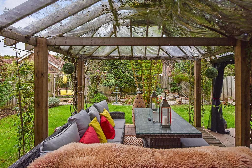 Garden Dining.jpg