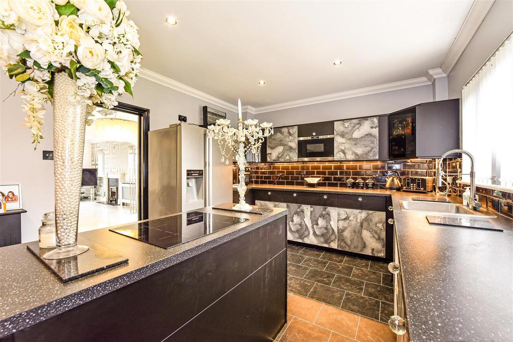 Kitchen with Island.jpg