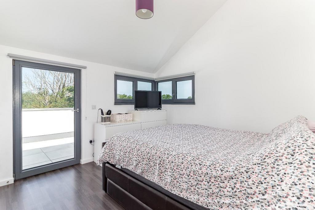 Master Bedroom - Copy.jpg