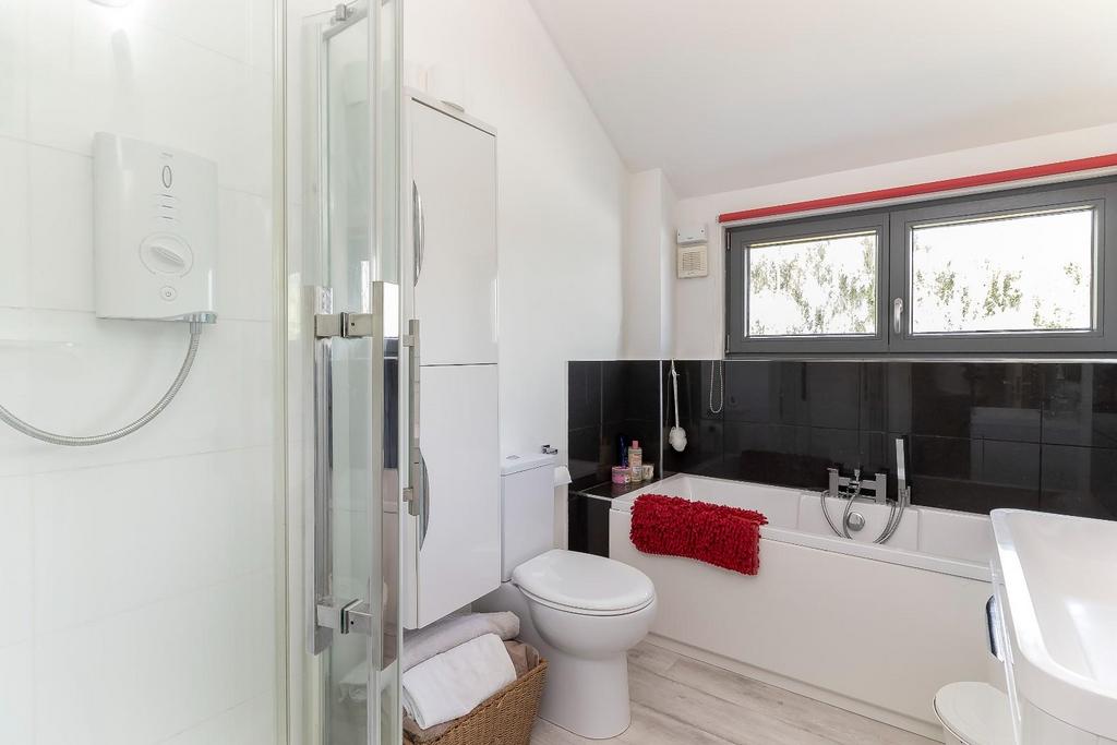 Bathroom - Copy.jpg