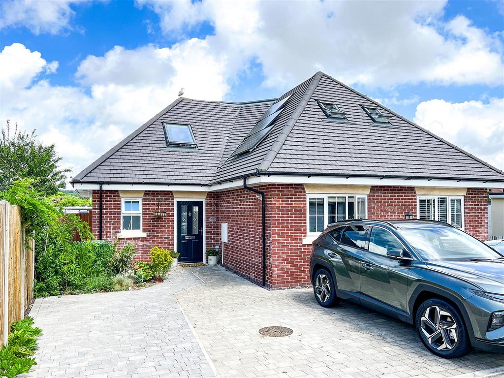 Cornaway Lane, Portchester 3 bed semidetached bungalow £440,000