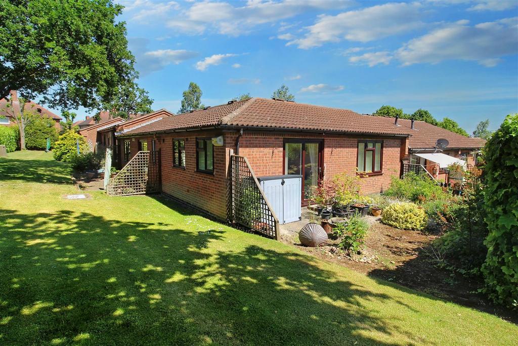 Rosemary Close, Strelley, Nottingham 2 bed terraced bungalow for sale