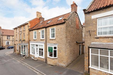 2 bedroom flat for sale, Crown Square, Kirkbymoorside, York