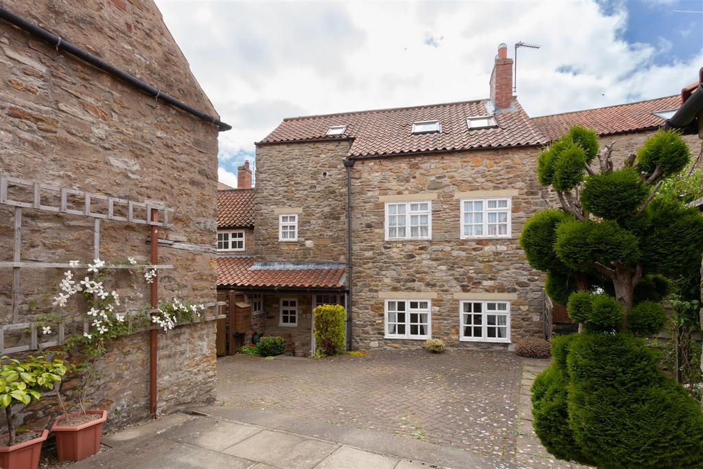 Crown Cottage, Crown Square, Kirkbymoorside 3 bed house for sale £290,000