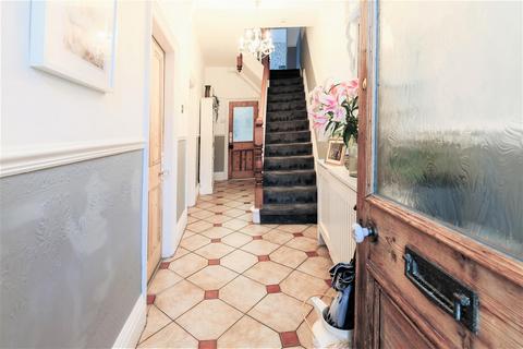 4 bedroom terraced house for sale, Oxford Street, Cleethorpes, N.E. Lincs, DN35 8RE