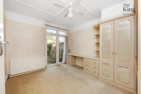 16 Endlebury Road, London, E4 6QF