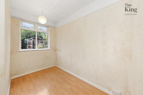 16 Endlebury Road, London, E4 6QF