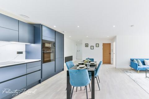 3 bedroom apartment for sale - Olympus House, Barking Road, London, E6