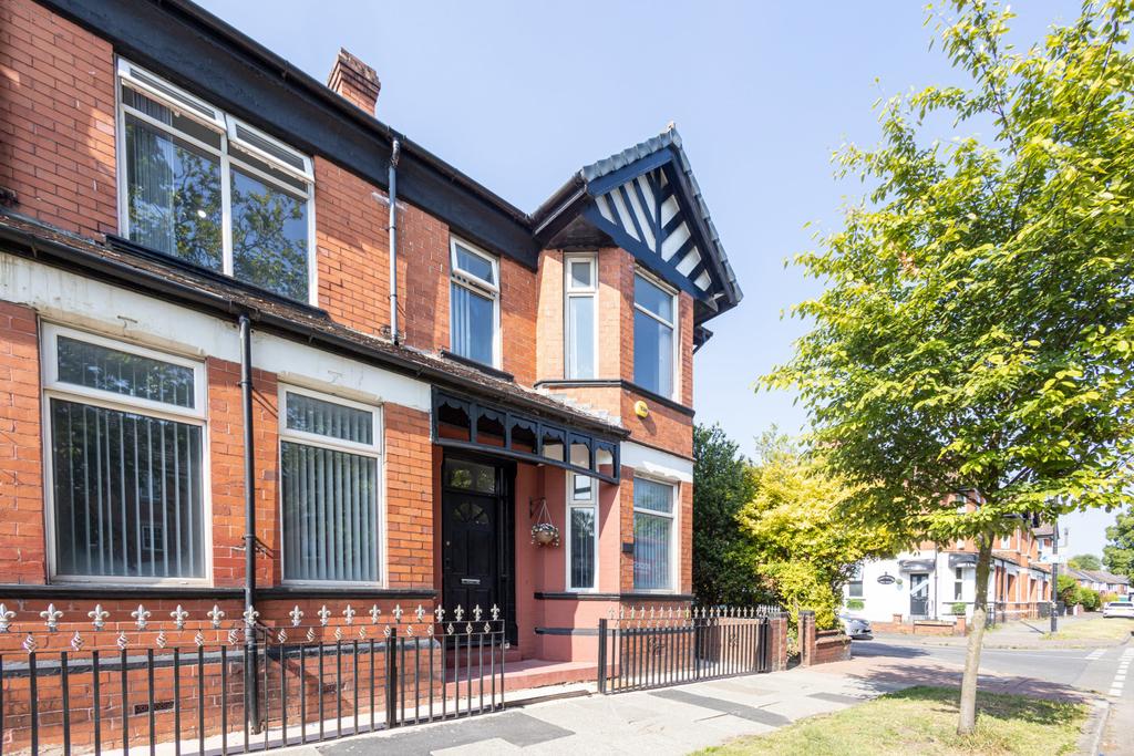 Stretford Road, Urmston, M41 4 bed end of terrace house for sale £399,950