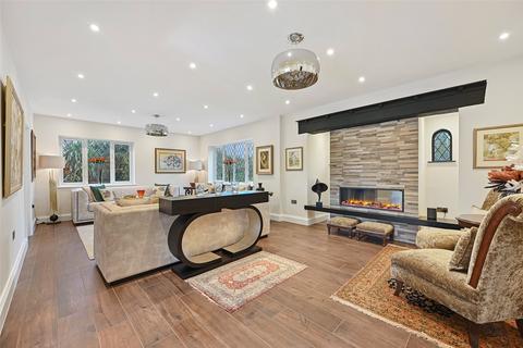 7 Heathside Close, Northwood, HA6 2EQ
