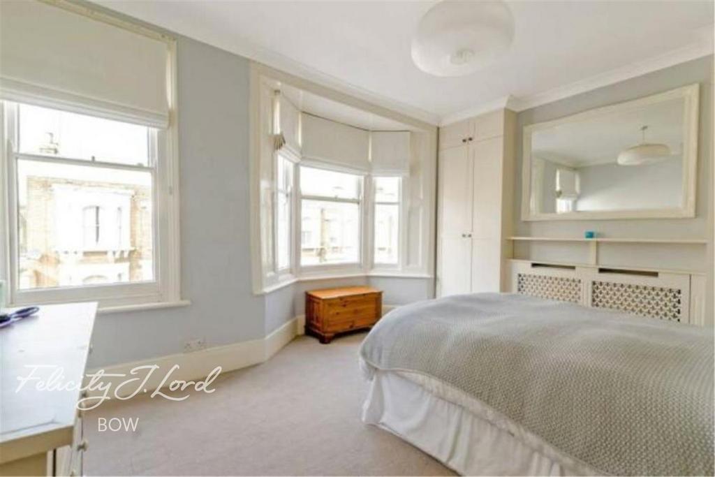 Lockhart Street, E3 3 bed terraced house to rent £3,650 pcm (£842 pw)