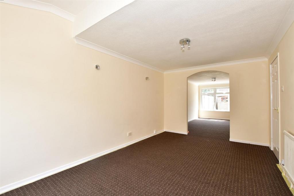 Clayburn Circle, Basildon, Essex 3 Bed Terraced House - £300,000