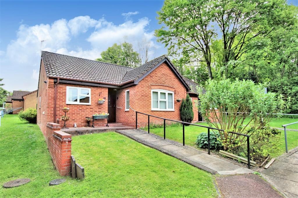 Kenilworth Drive, AshbydelaZouch LE65 2 bed semidetached bungalow £225,000