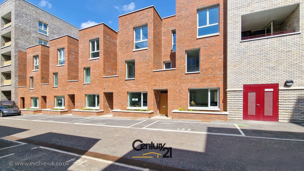 Benson Street Barking IG11 0YY 4 bed townhouse to rent £2,700 pcm (£