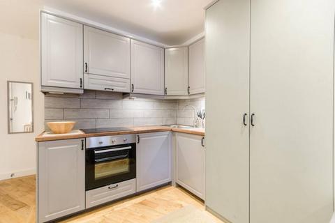 Studio to rent, Penywern Road, Earls Court, London SW5