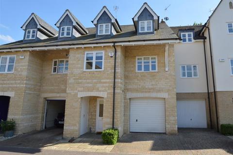 3 bedroom townhouse to rent, Barons Way, Stamford, PE9