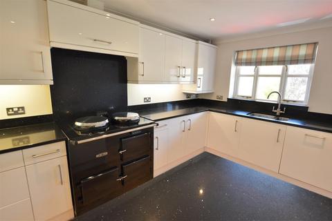 3 bedroom townhouse to rent, Barons Way, Stamford, PE9