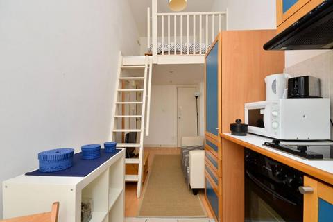 Studio to rent, Penywern Road, Earls Court, London SW5