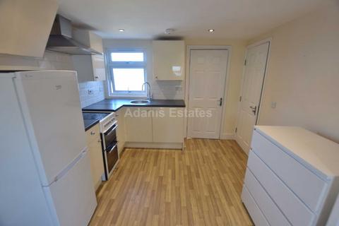 1 bedroom flat to rent, Top Floor Flat, Gloucester Road