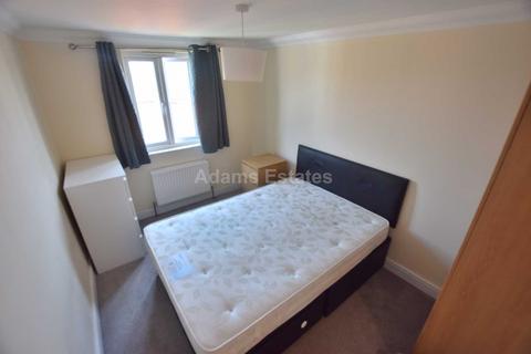 1 bedroom flat to rent, Top Floor Flat, Gloucester Road