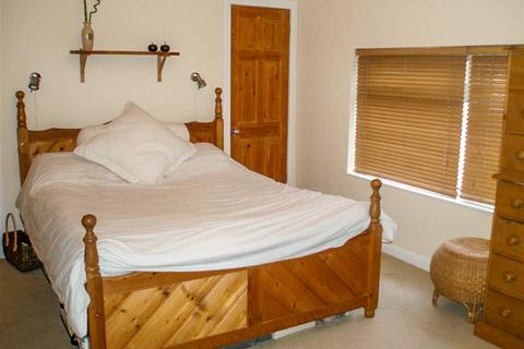 2 bedroom townhouse to rent, Blaby Road, Wigston LE18