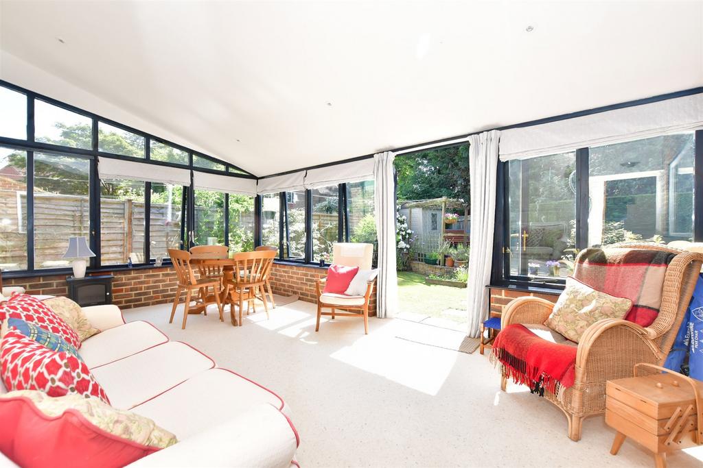 Tanners Meadow, Brockham, Betchworth, Surrey 2 bed terraced house for