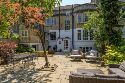 Bathwick House Bathwick Street, Bath, BA2 6NX