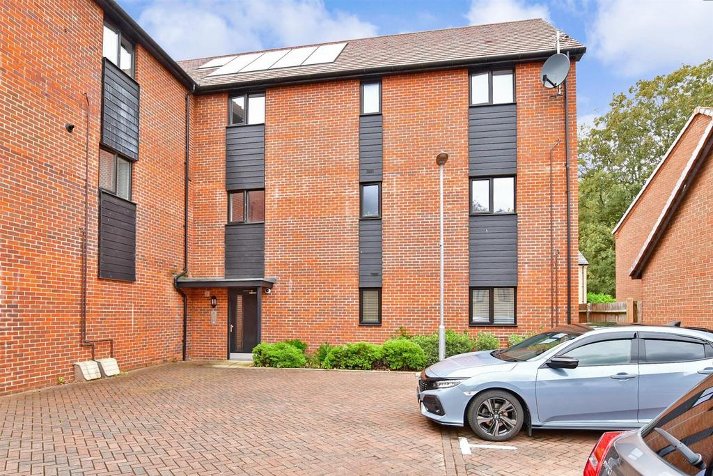 Hawley Drive, Leybourne, West Malling, Kent 1 bed apartment for sale