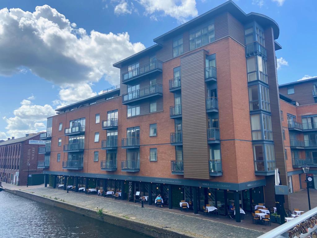 Wonderful Canal Side City Centre Apartment