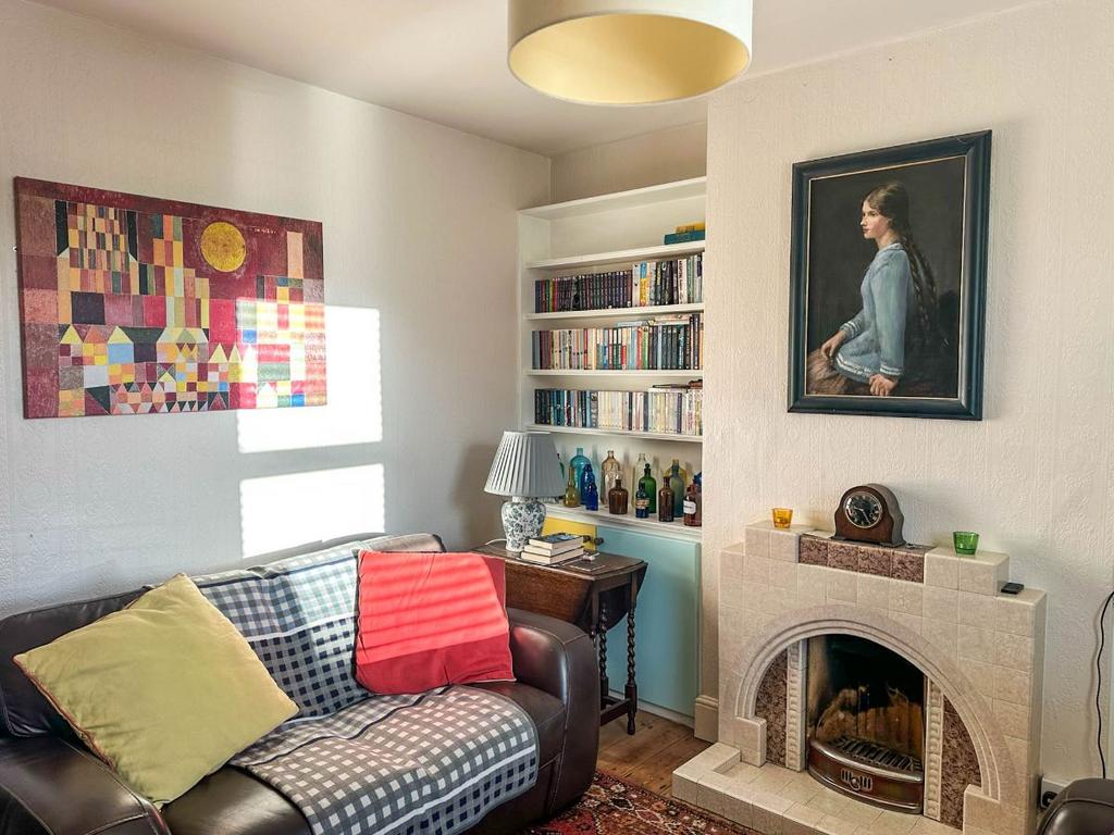Wilton, Salisbury SP2 3 bed terraced house for sale £300,000
