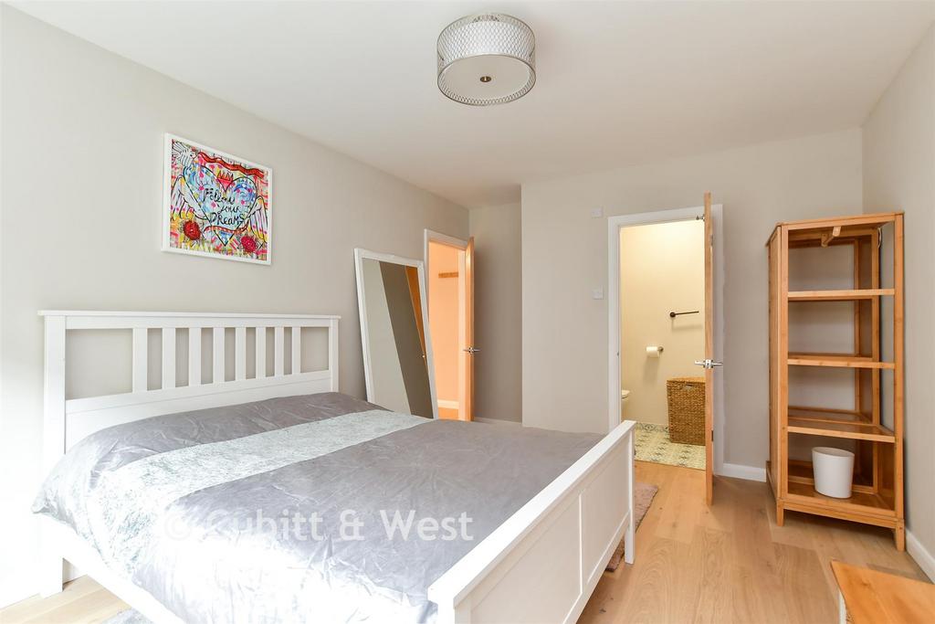 Apartment in Brighton, Whitehawk - More