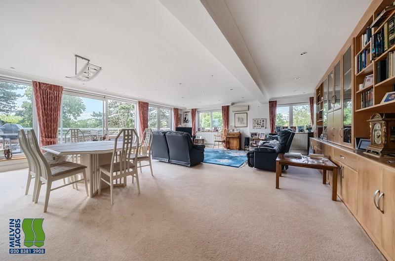 Leamington House, Stonegrove, Edgware, Greater London. HA8 7TN 2 bed