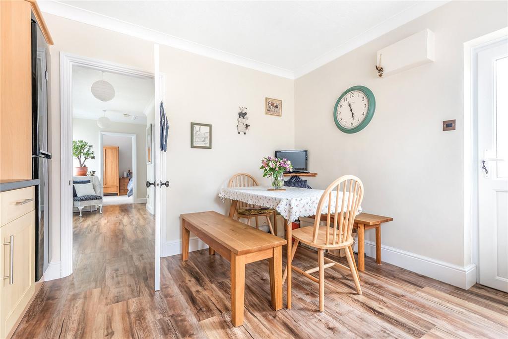 London Road, Riverhead, Sevenoaks, Kent 2 bed bungalow for sale £550,000