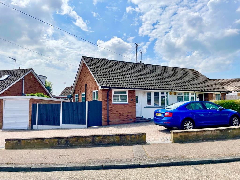 Chesterfield Crescent, Eastwood, Essex, SS9 2 bed bungalow for sale £