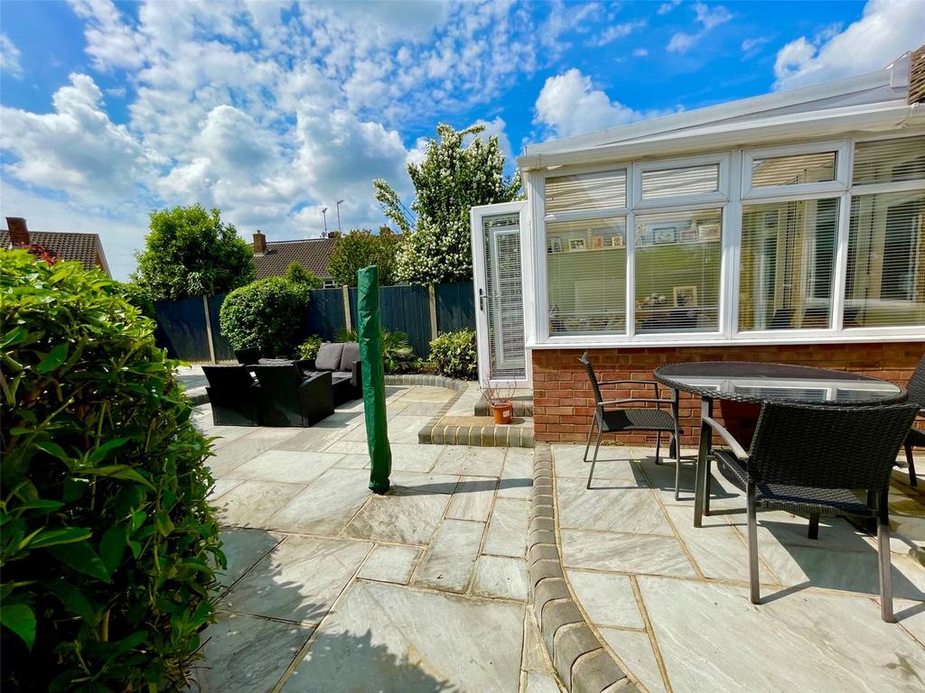 Chesterfield Crescent, Eastwood, Essex, SS9 2 bed bungalow for sale £350,000