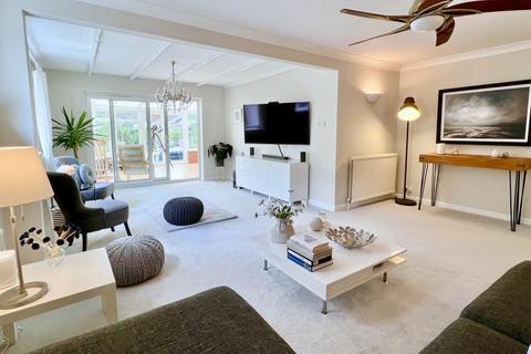 23 Cedar Avenue, St Leonards, Ringwood, BH24 2QF