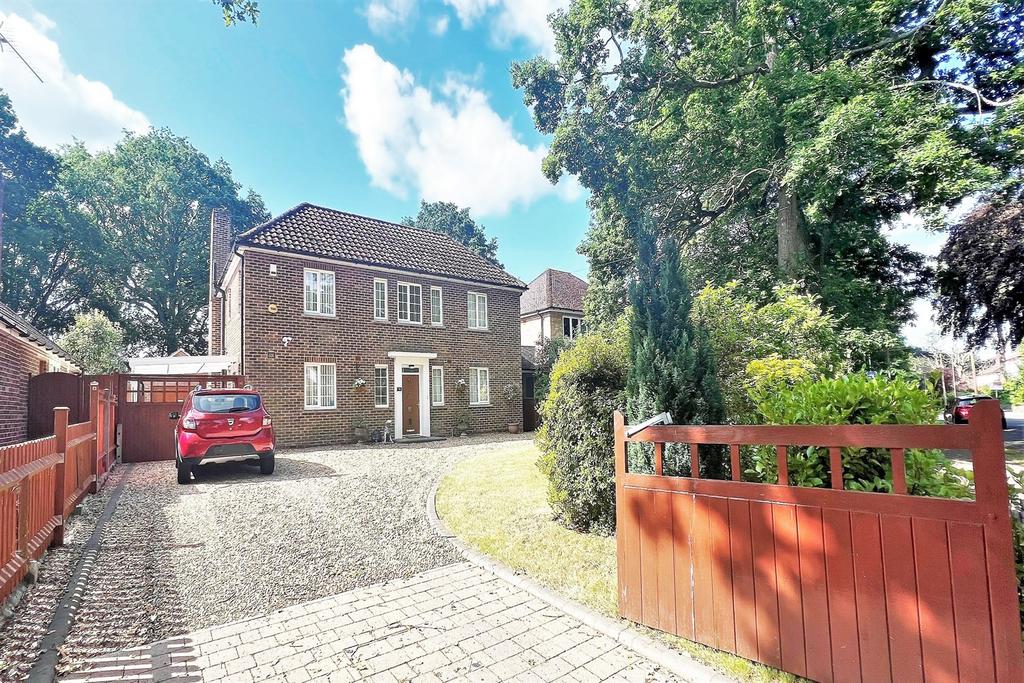 Chandlers Ford 4 bed detached house for sale £825,000