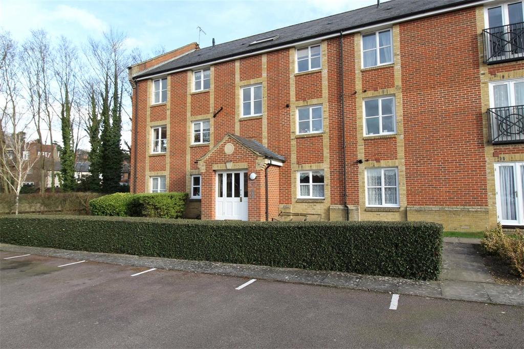Robertson Road, Berkhamsted, Hertfordshire, HP4 2 bed apartment to rent