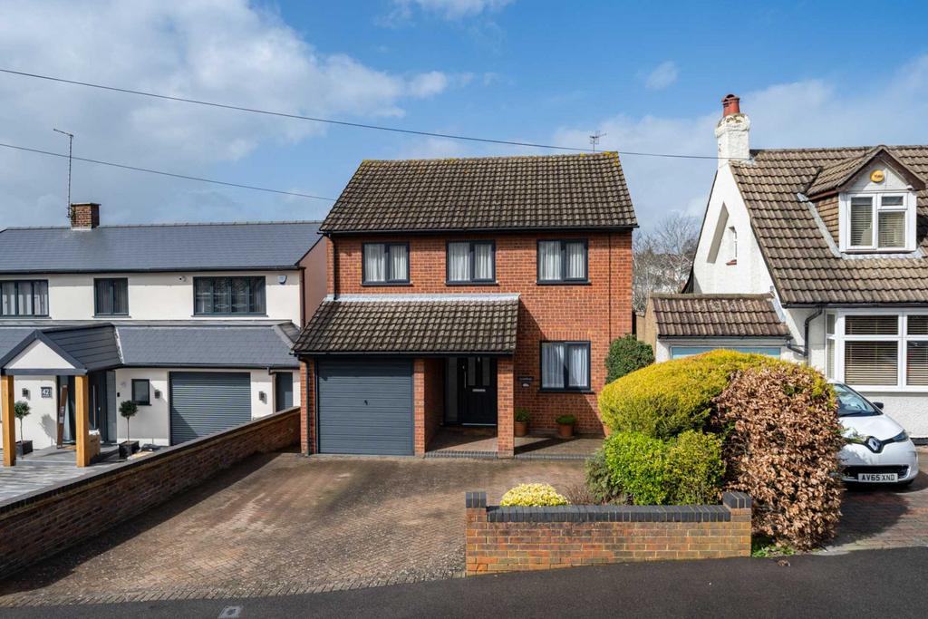 Newell Road, Nash Mills 4 bed detached house for sale £700,000