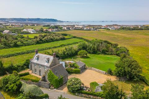 4 bedroom detached house for sale, Rue De La Claire Mare, St. Pierre du Bois, Guernsey