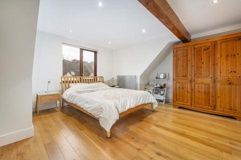 5 Rainbow Avenue, London, E14 3AR