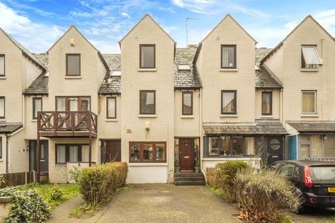 5 Rainbow Avenue, London, E14 3AR