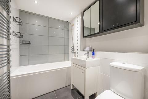 5 Rainbow Avenue, London, E14 3AR