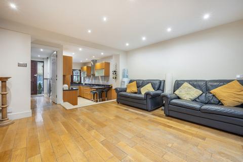 5 Rainbow Avenue, London, E14 3AR