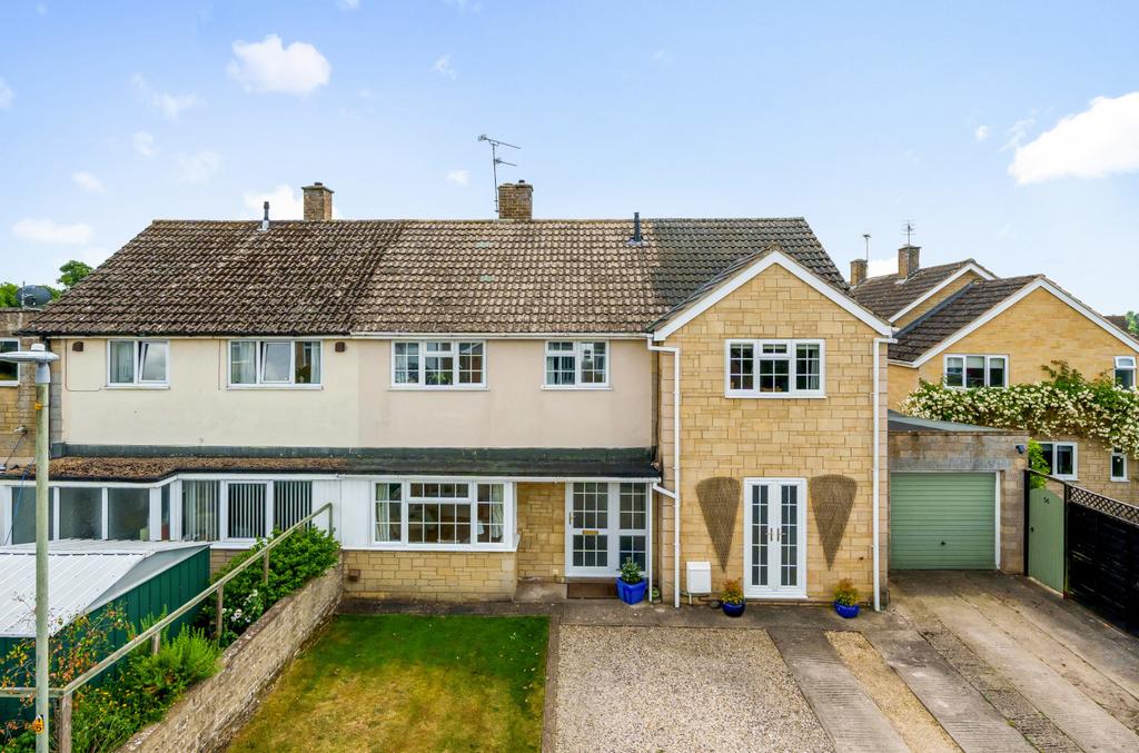 Berry Hill Crescent, Cirencester, Gloucestershire, GL7 4 bed semi