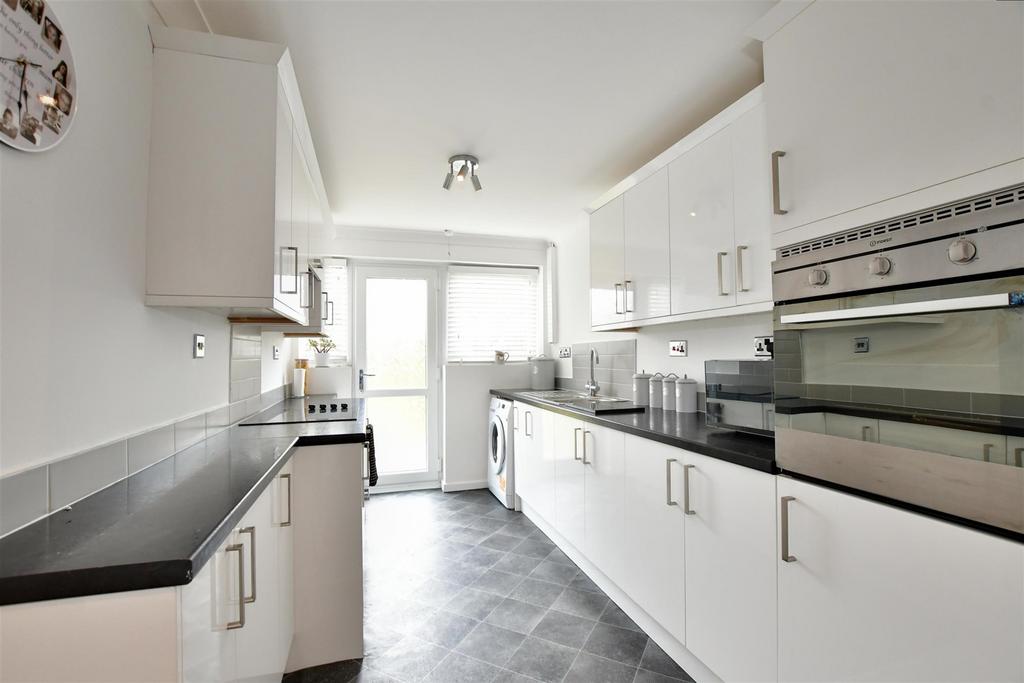 Ulting Way, Wickford, Essex 4 bed semidetached house for sale £425,000