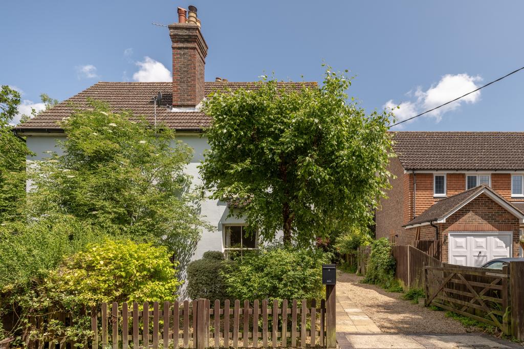 Brickfield Cottages, Plough Road, Smallfield, Horley, RH6 3 bed semidetached house for sale £