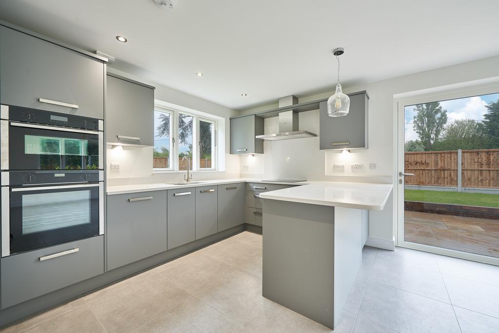 Mill Road, Mayland, Chelmsford, Essex, CM3 4 bed detached house for