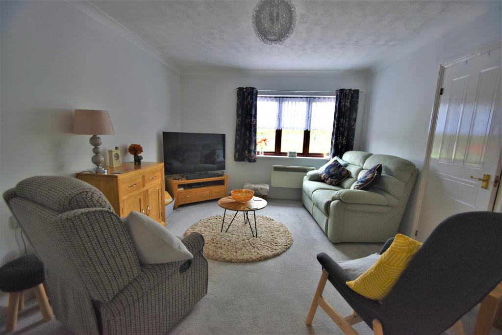 Baddow Road, Chelmsford, Essex, CM2 2 bed apartment £225,000