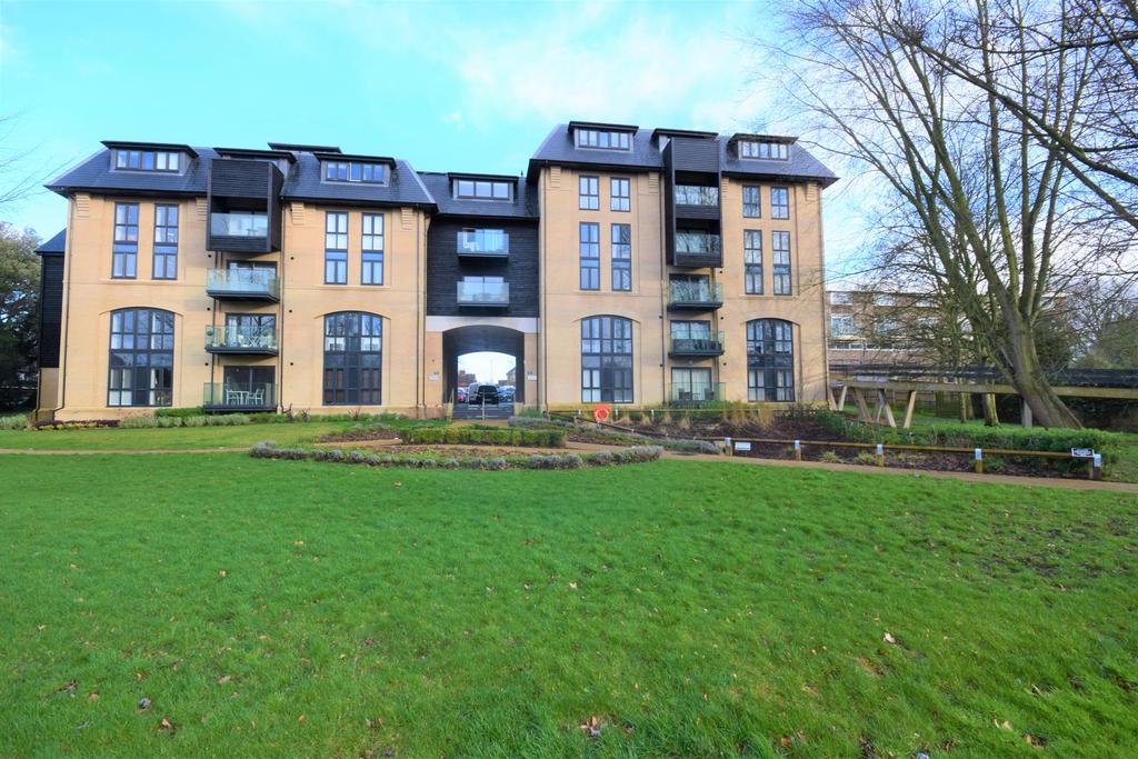 The Causeway, Great Baddow, Chelmsford, CM2 1 bed apartment £1,150